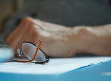 как инвалиду оформить банкротство: через МФЦ или суд - фото - 1